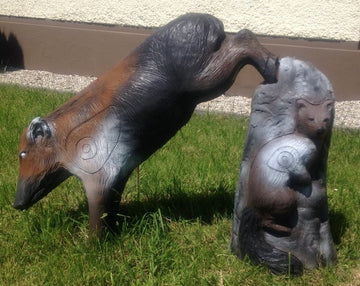 Leitold Keiler, springend mit Stein