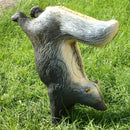 Leitold Stinktier auf Vorderbeinen-1